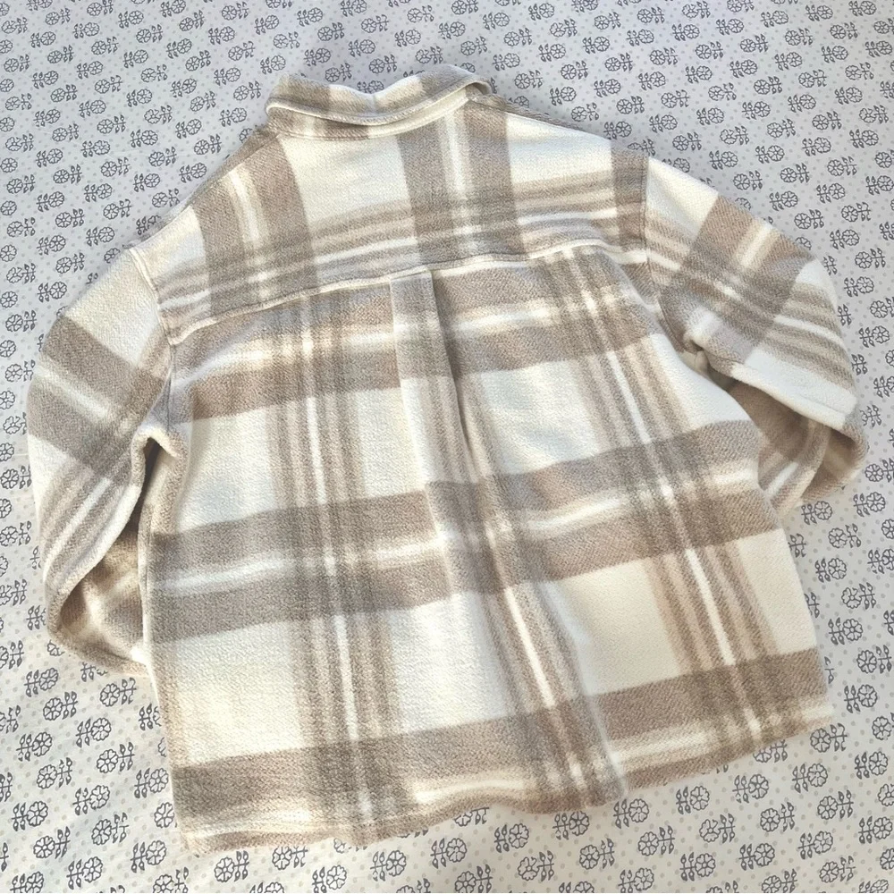 AE American Eagle Fleece Plaid Shacket Beige S - Picture 4 of 9